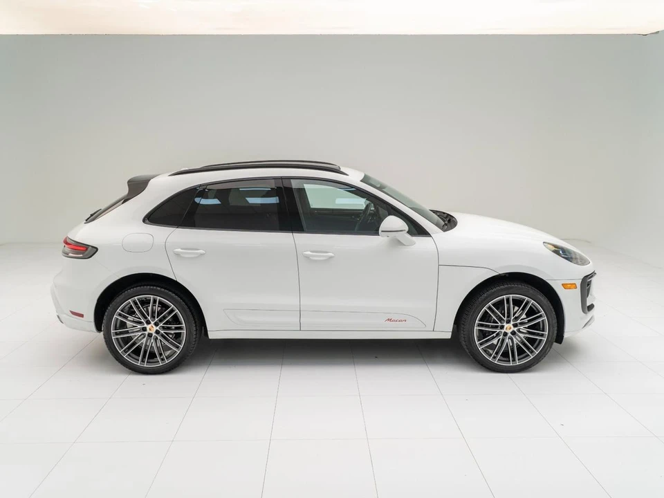 2026 Porsche Macan - Image 9 of 31
