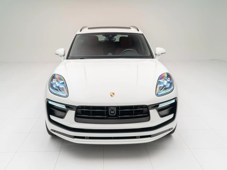 2026 Porsche Macan - Image 7 of 31