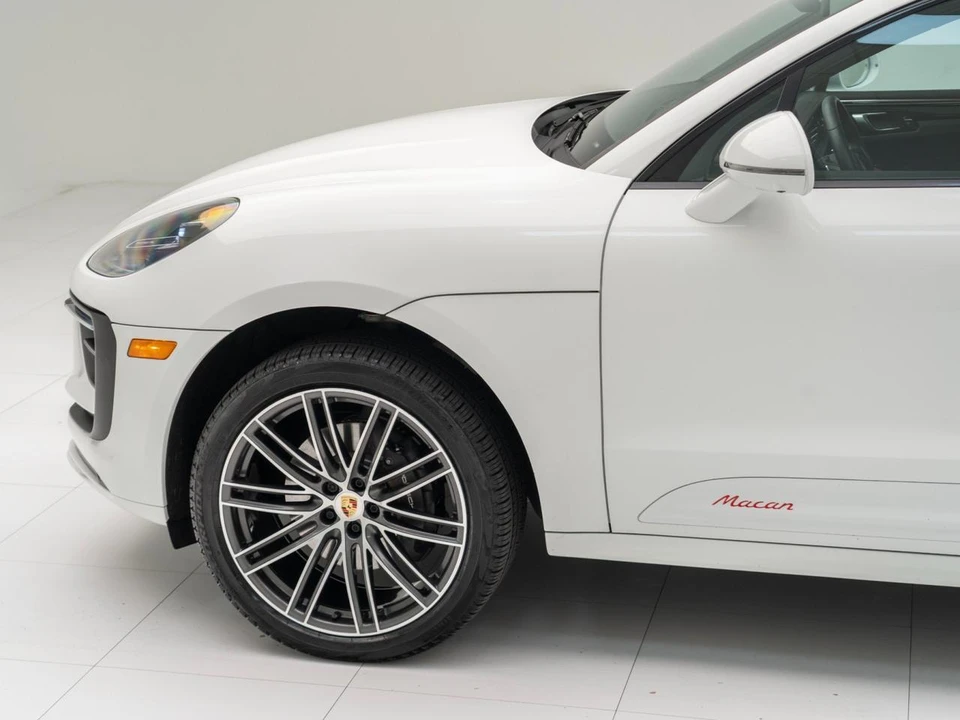 2026 Porsche Macan - Image 12 of 31