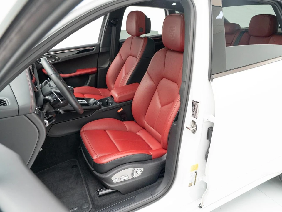 2026 Porsche Macan - Image 6 of 31