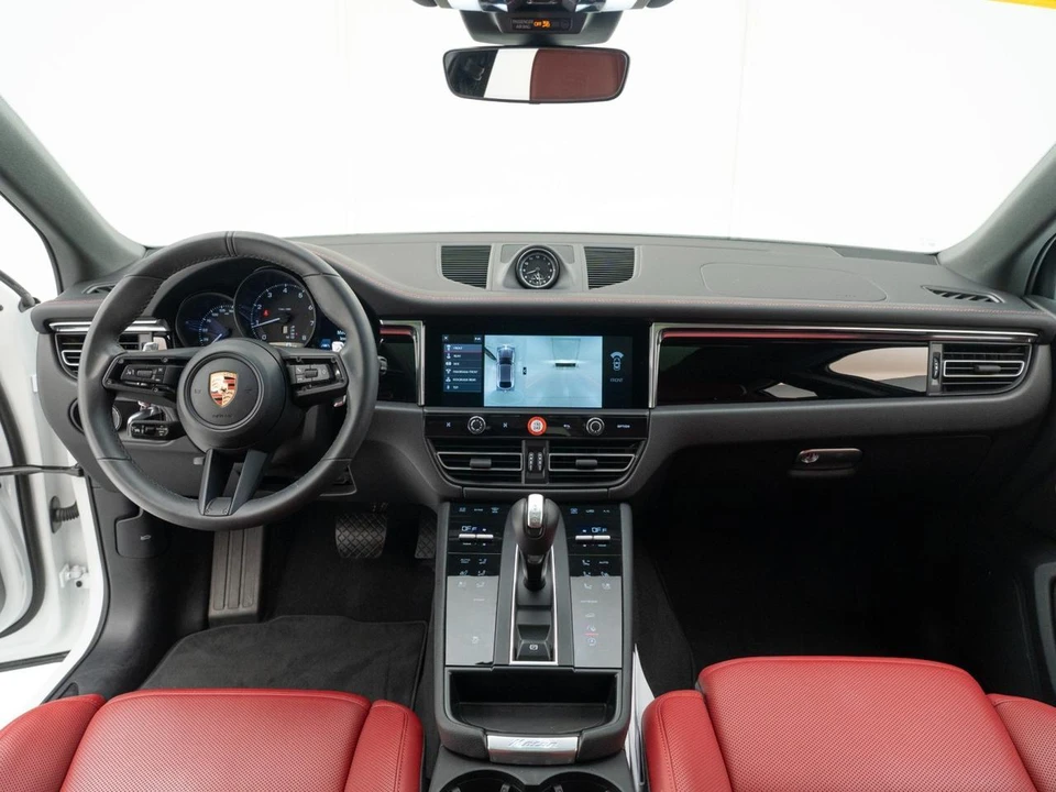2026 Porsche Macan - Image 31 of 31