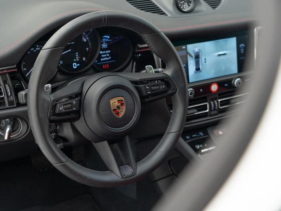 2026 Porsche Macan - Image 21 of 31