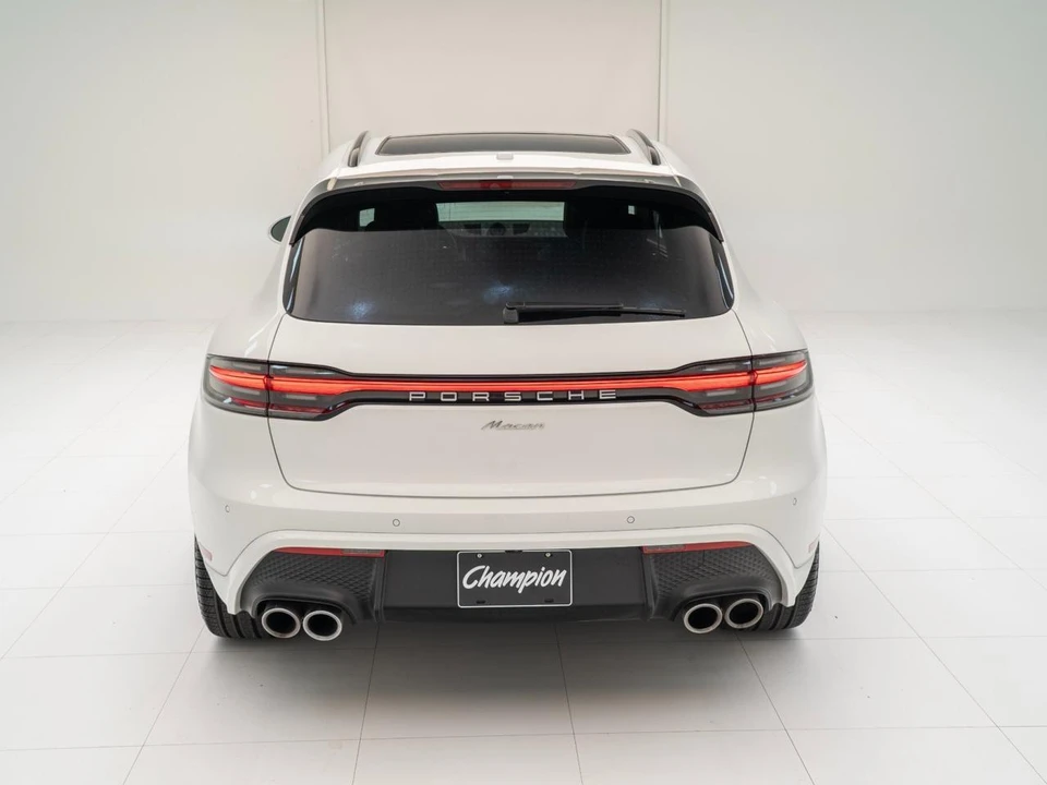 2026 Porsche Macan - Image 11 of 31