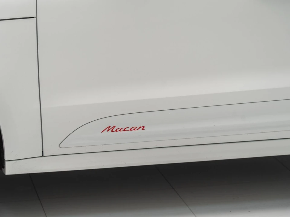 2026 Porsche Macan - Image 14 of 31