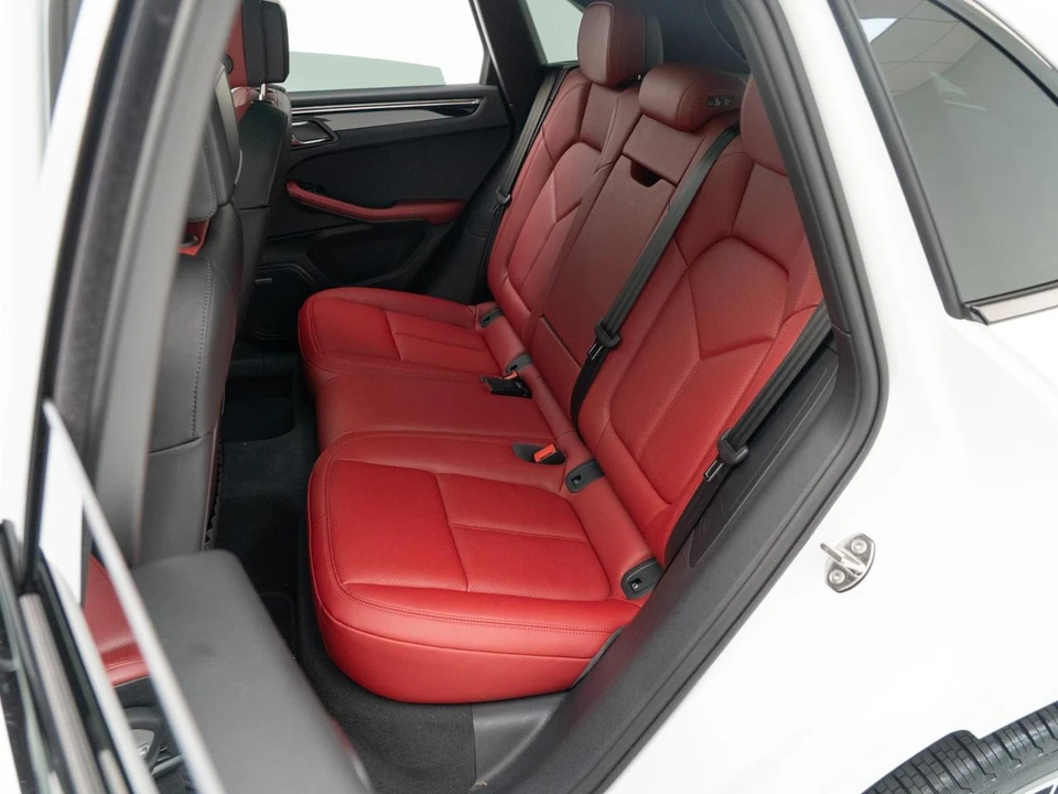 2026 Porsche Macan - Image 30 of 31