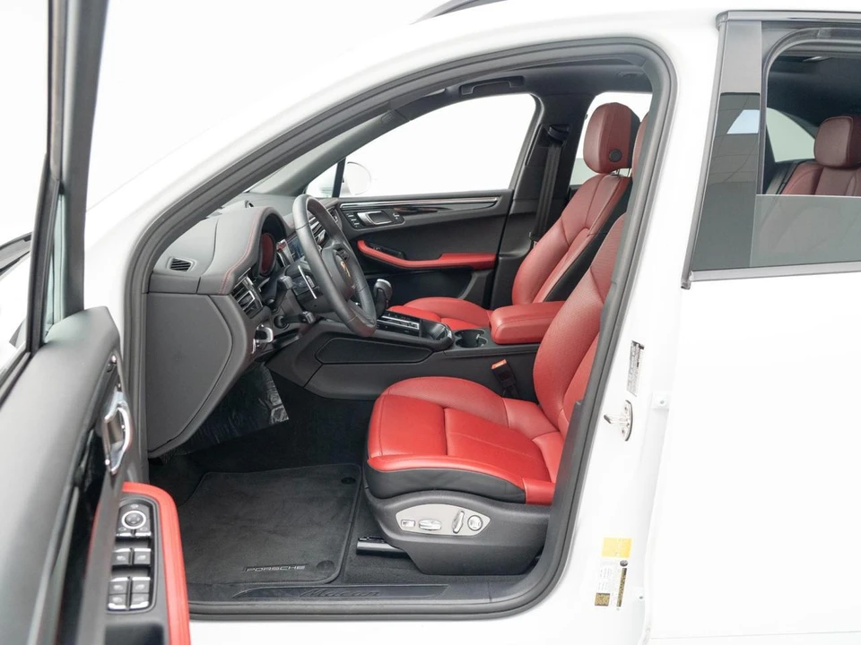 2026 Porsche Macan - Image 19 of 31