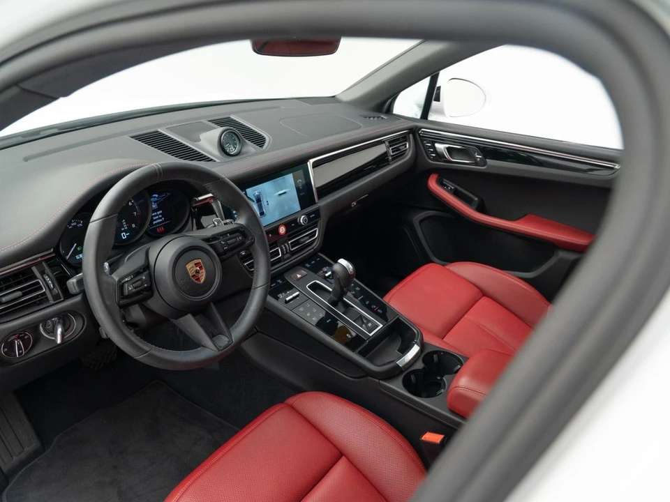 2026 Porsche Macan - Image 5 of 31
