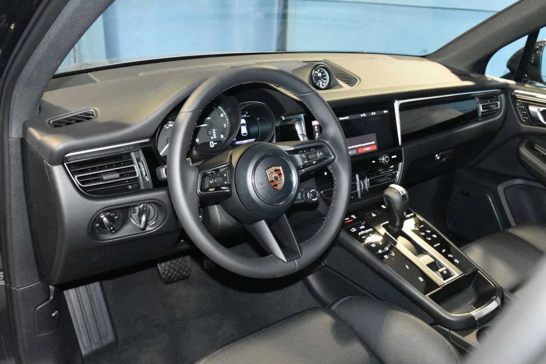 2026 Porsche Macan Electric - Image 4 of 4