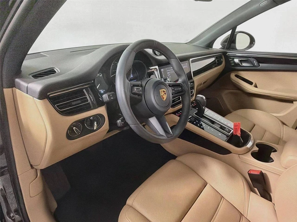 2026 Porsche Macan Electric - Image 4 of 5