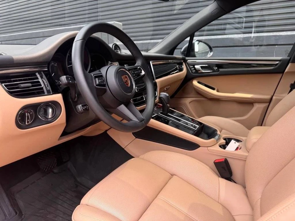 2026 Porsche Macan Electric - Image 4 of 5