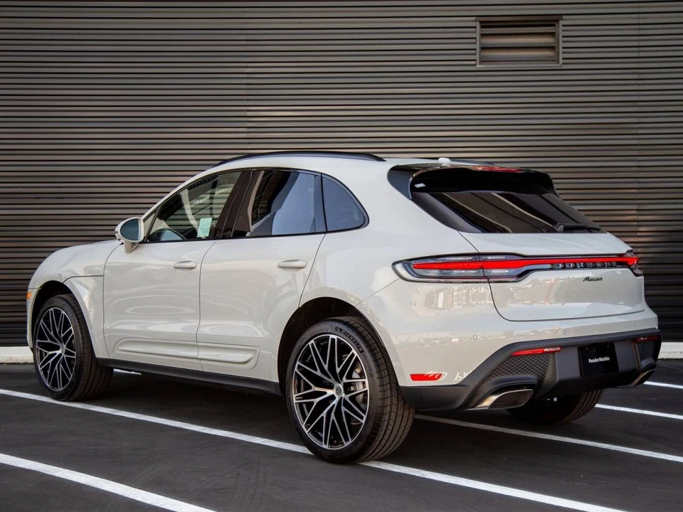 2026 Porsche Macan Electric - Image 3 of 5