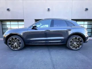 2026 Porsche Macan - Image 13 of 31