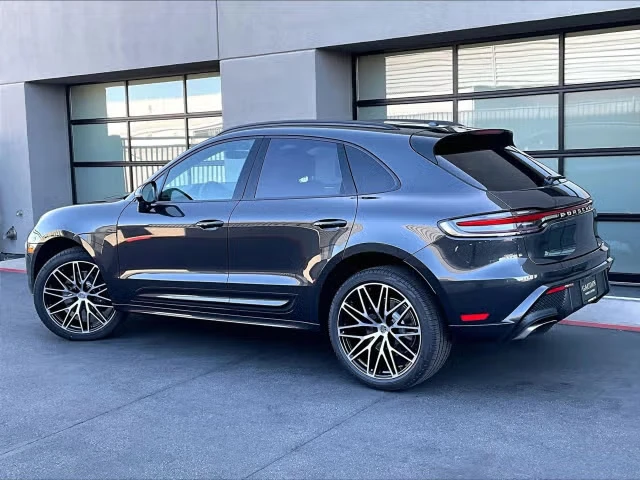 2026 Porsche Macan - Image 18 of 31