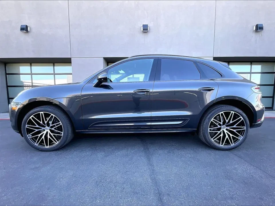 2026 Porsche Macan - Image 15 of 31