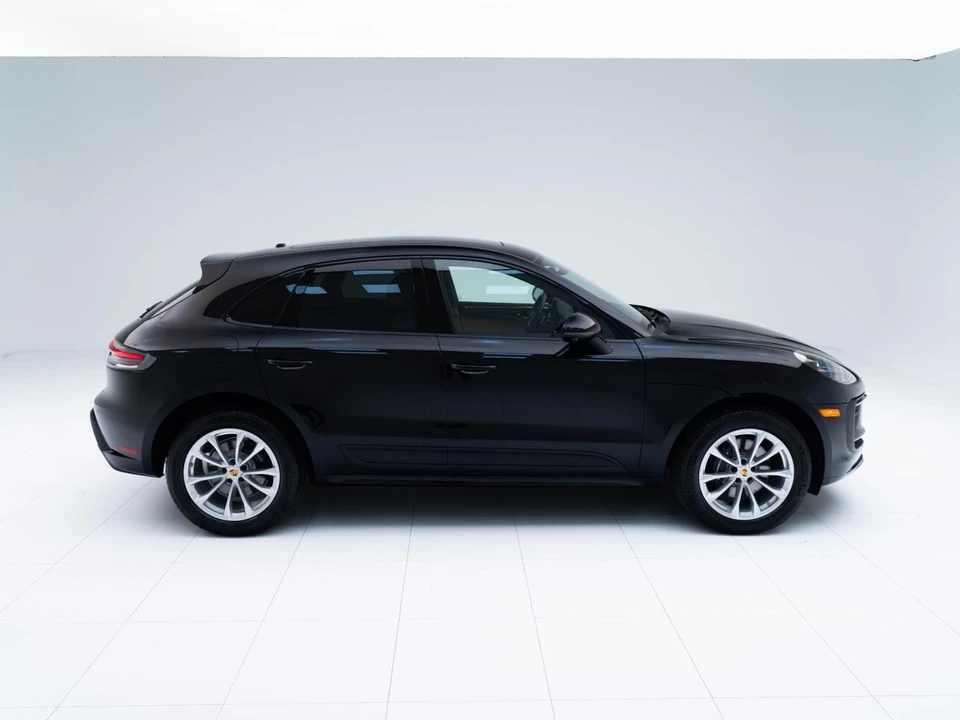 2026 Porsche Macan - Image 8 of 31