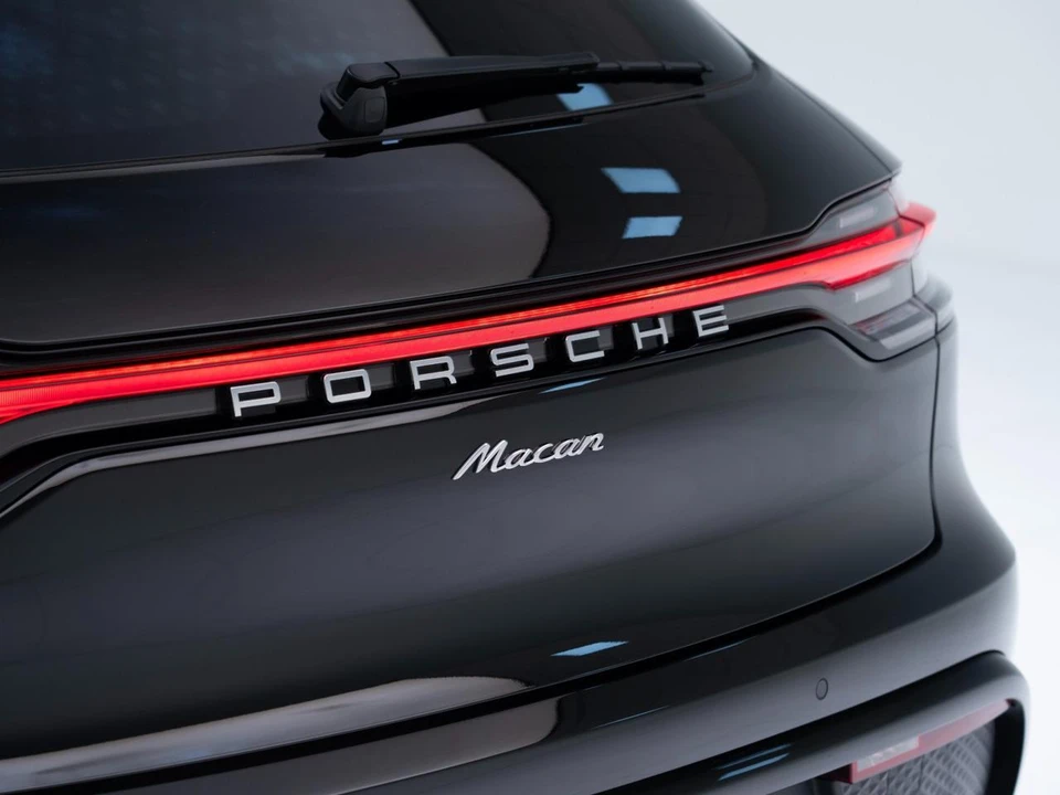 2026 Porsche Macan - Image 13 of 31