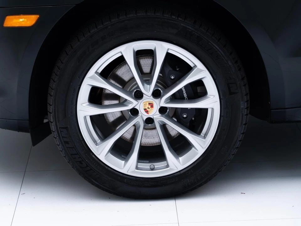 2026 Porsche Macan - Image 12 of 31