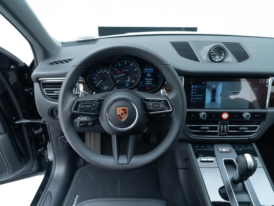 2026 Porsche Macan - Image 31 of 31