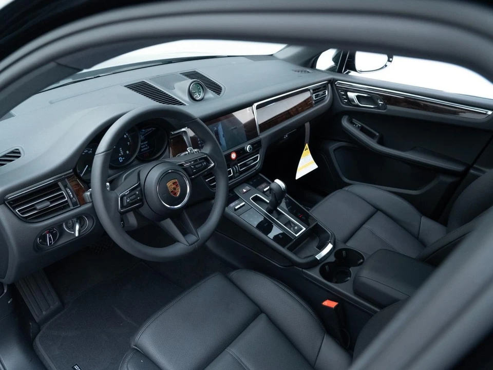 2026 Porsche Macan - Image 4 of 31