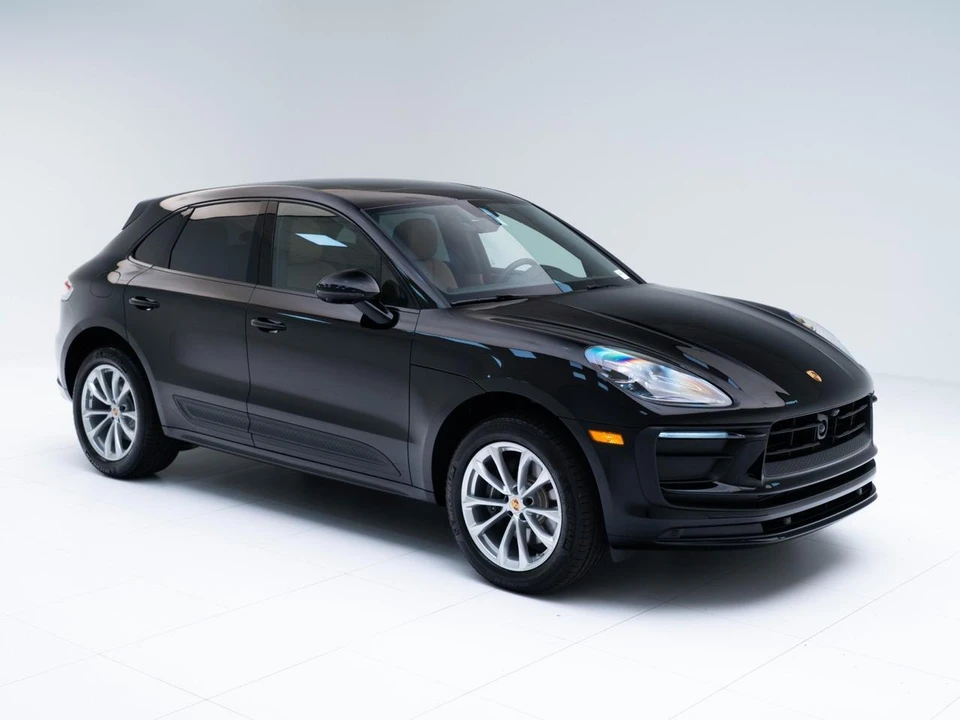 2026 Porsche Macan - Image 7 of 31