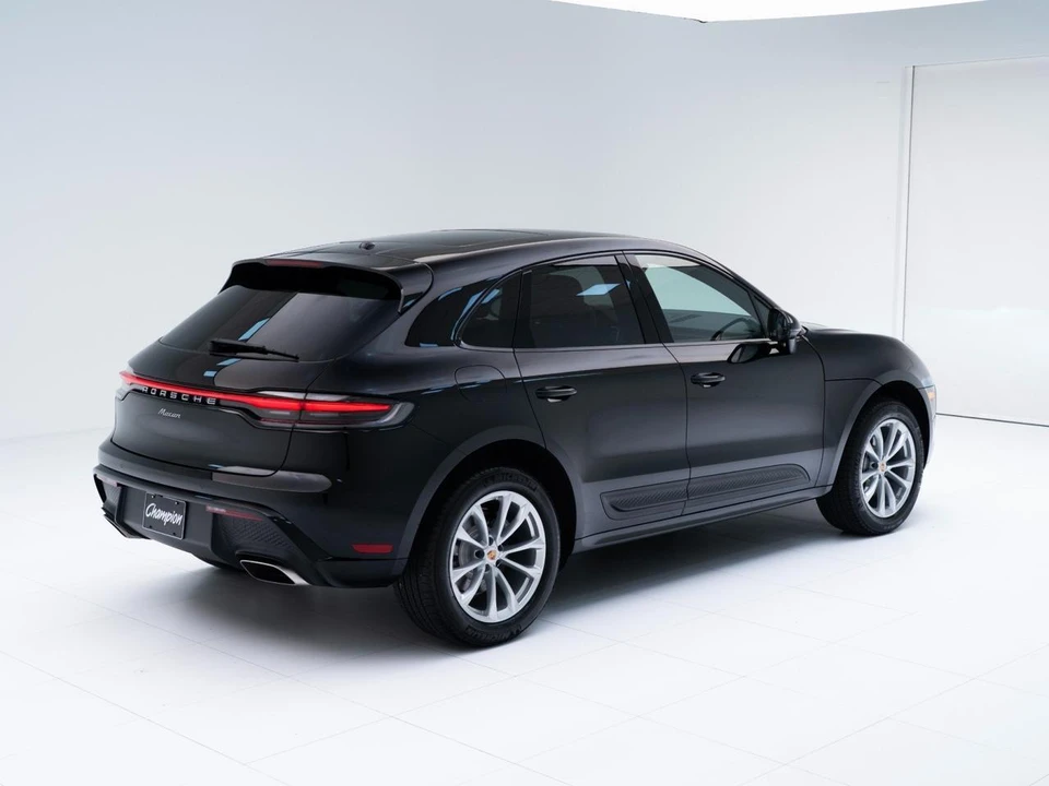 2026 Porsche Macan - Image 9 of 31