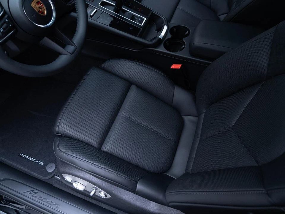 2026 Porsche Macan - Image 16 of 31