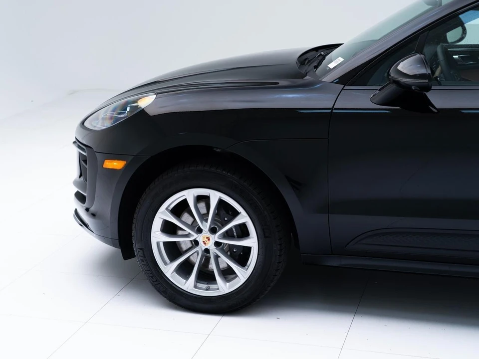 2026 Porsche Macan - Image 11 of 31