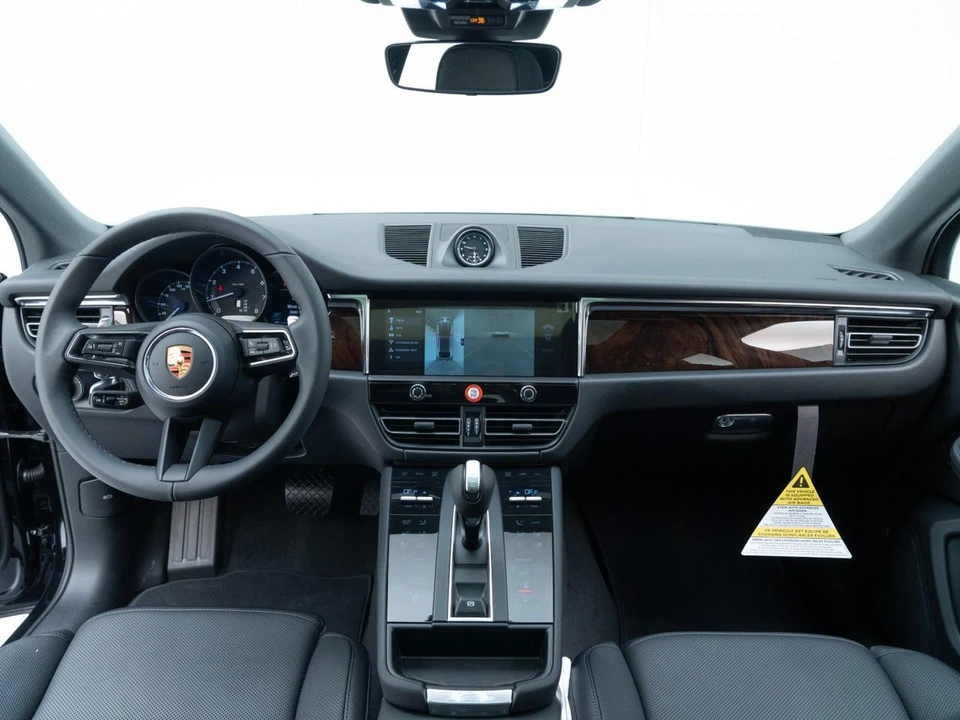 2026 Porsche Macan - Image 29 of 31