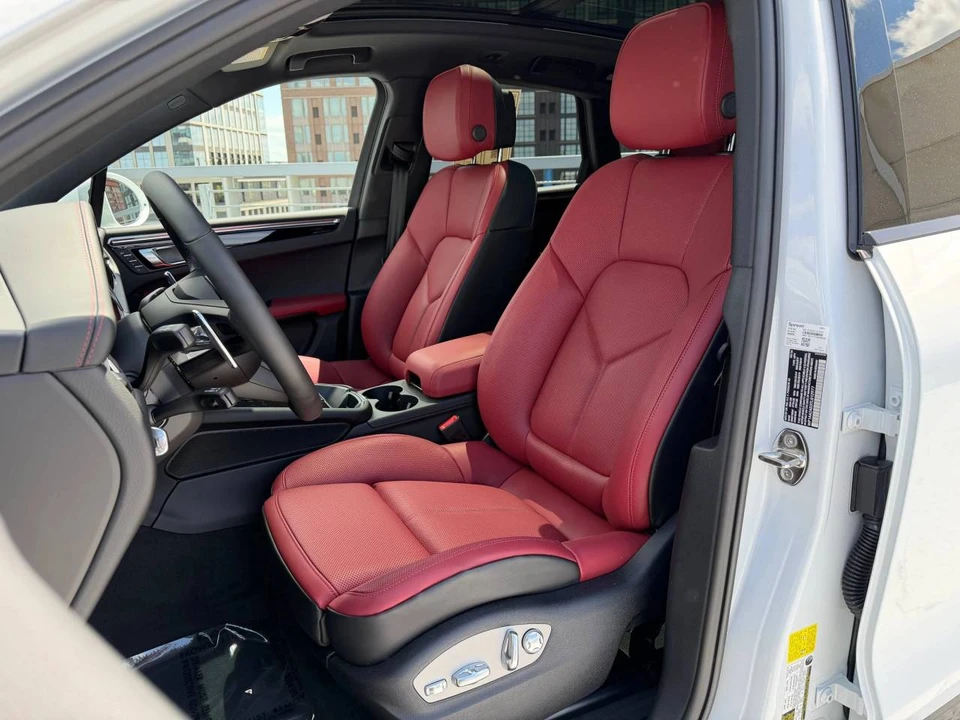 2026 Porsche Macan Electric - Image 5 of 5