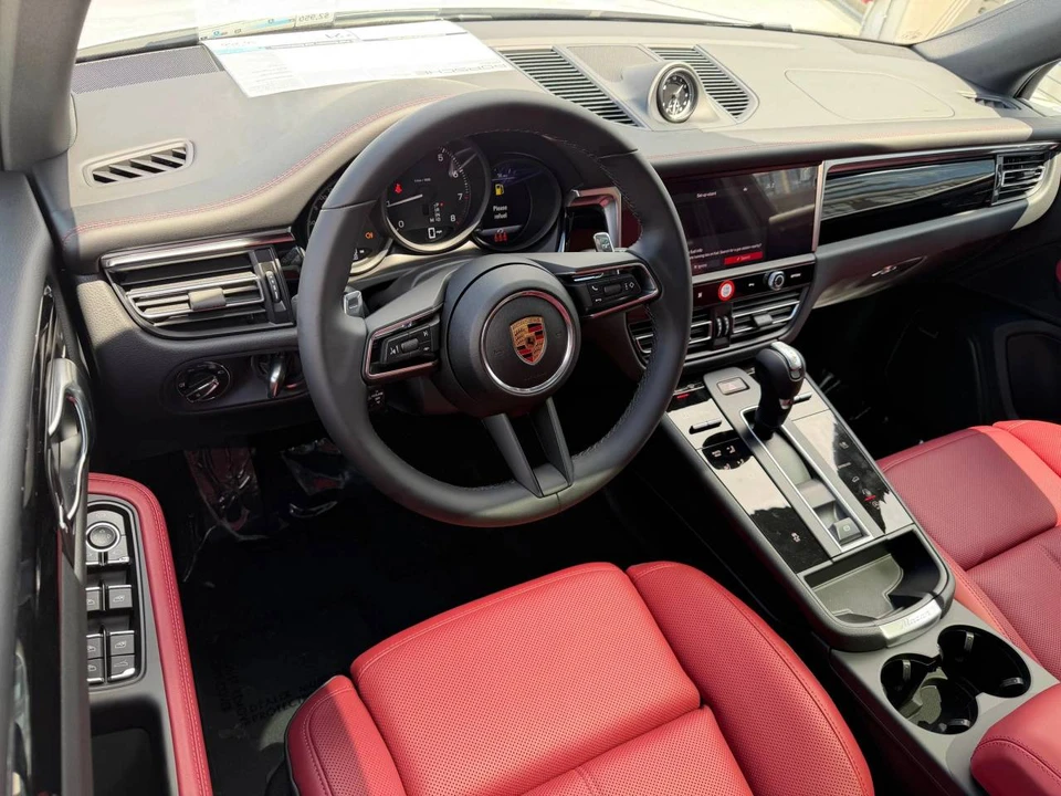 2026 Porsche Macan Electric - Image 4 of 5