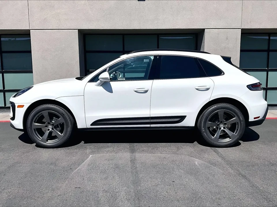 2026 Porsche Macan Electric - Image 16 of 31