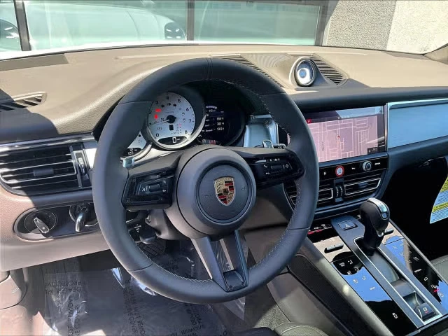 2026 Porsche Macan Electric - Image 26 of 31