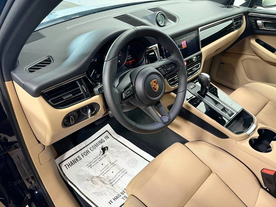 2026 Porsche Macan Electric - Image 4 of 5