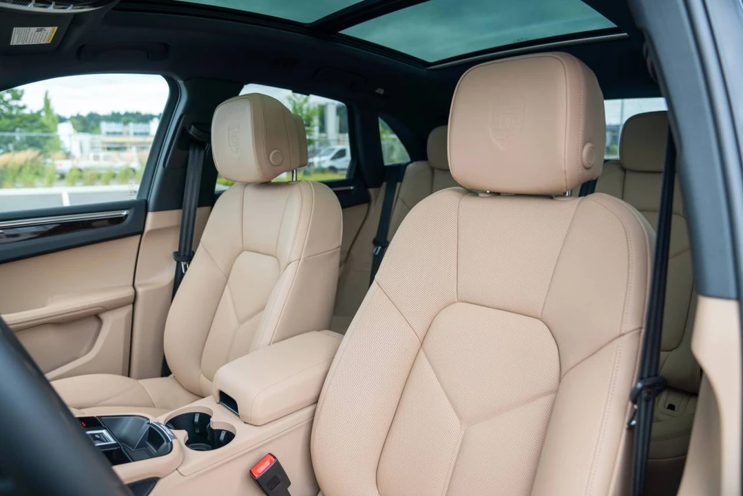 2026 Porsche Macan Electric - Image 5 of 5