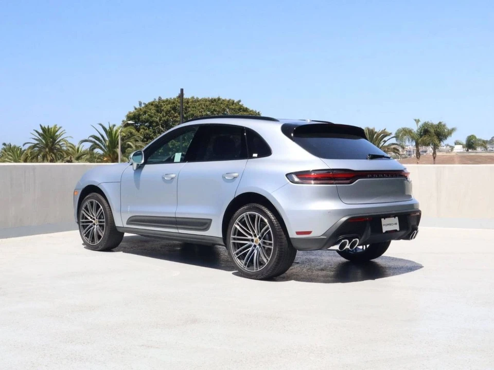 2026 Porsche Macan Electric - Image 3 of 5