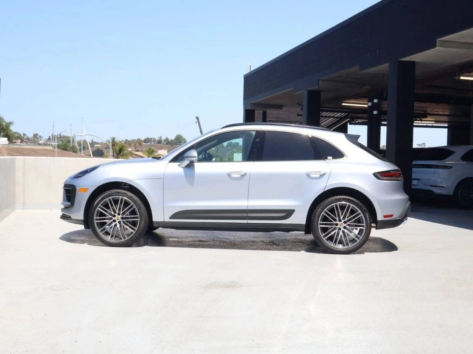 2026 Porsche Macan Electric - Image 2 of 5