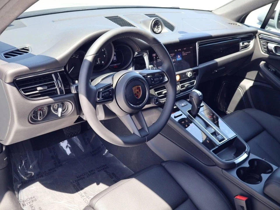2026 Porsche Macan Electric - Image 4 of 5