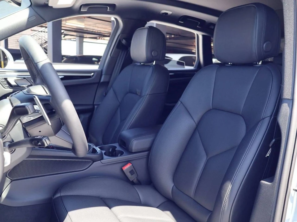 2026 Porsche Macan Electric - Image 5 of 5