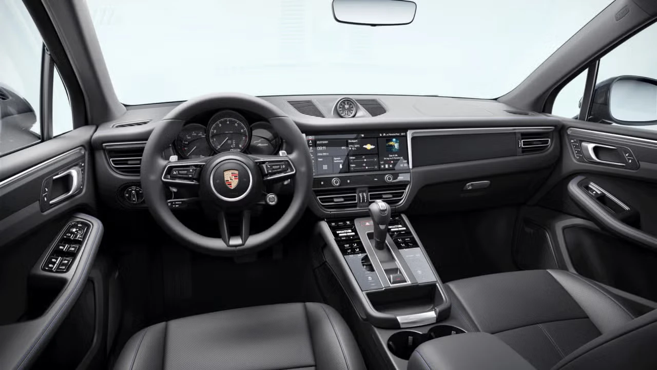 2026 Porsche Macan - Image 28 of 31