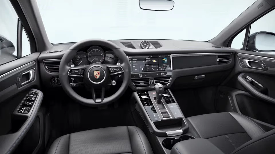 2026 Porsche Macan - Image 27 of 31