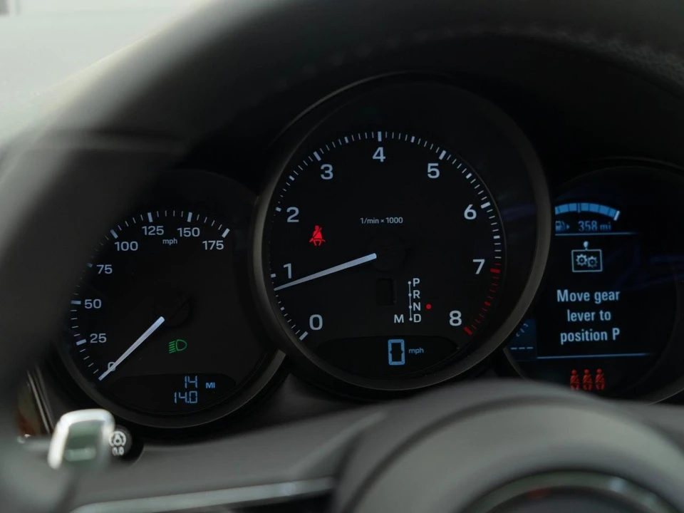 2026 Porsche Macan - Image 21 of 28