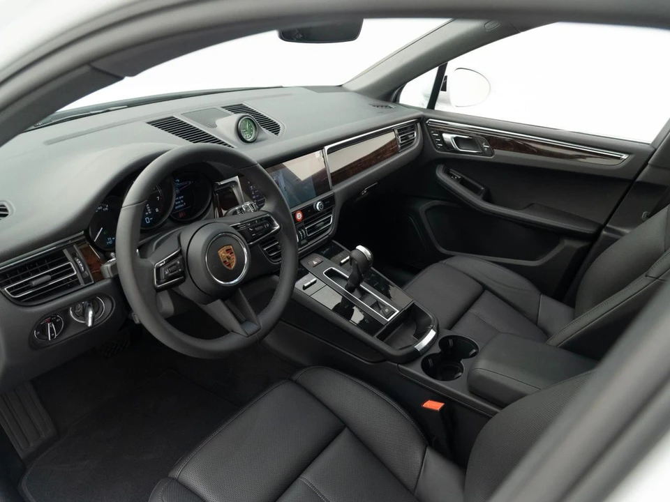 2026 Porsche Macan - Image 4 of 28