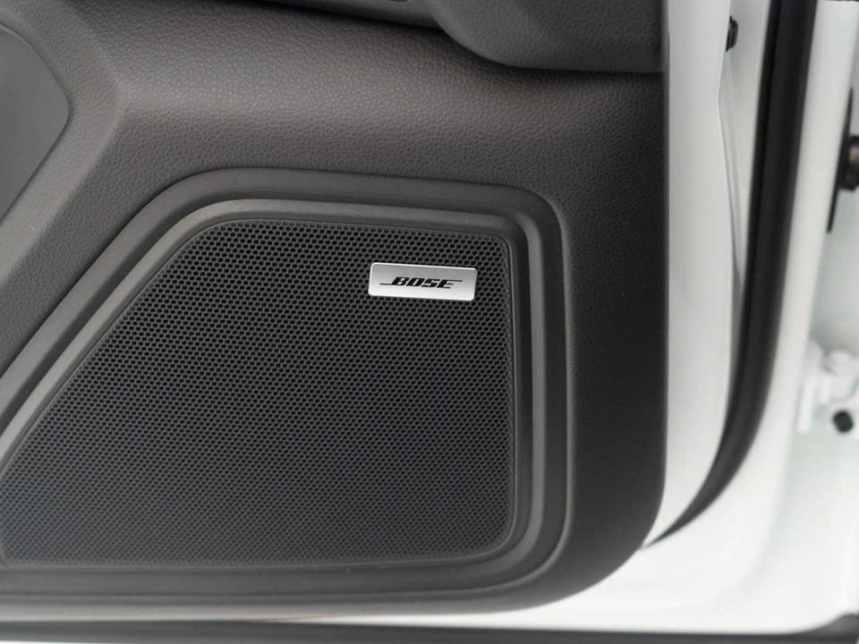 2026 Porsche Macan - Image 20 of 28