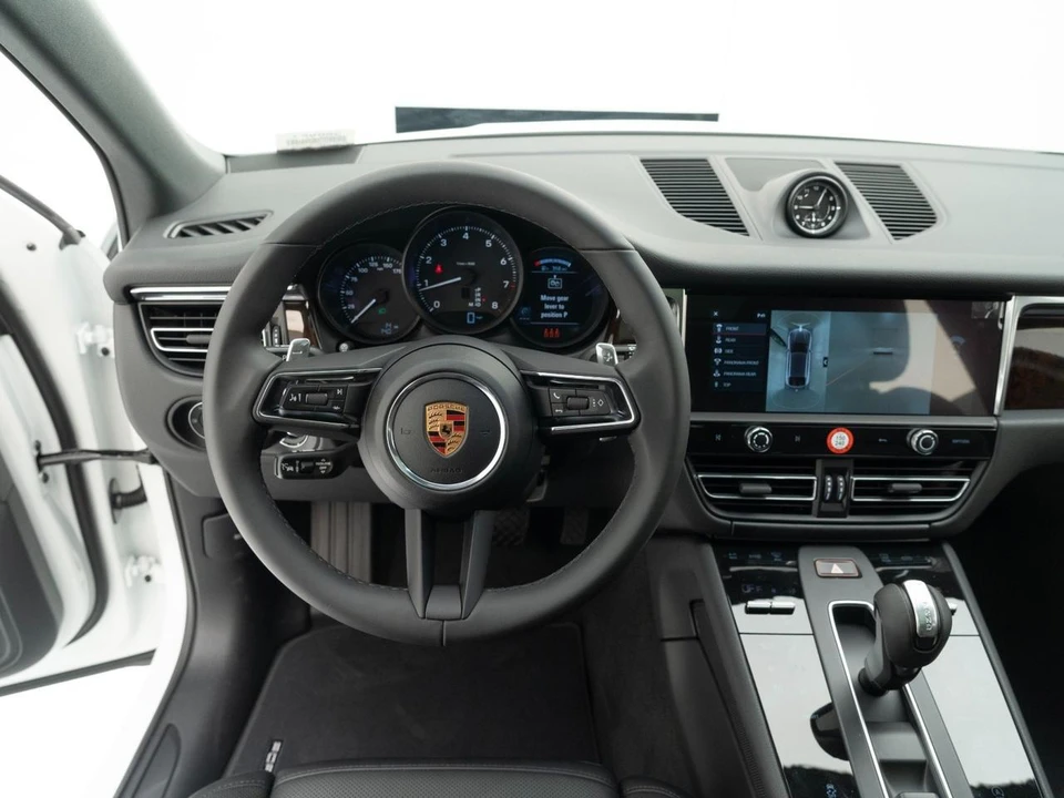 2026 Porsche Macan - Image 28 of 28