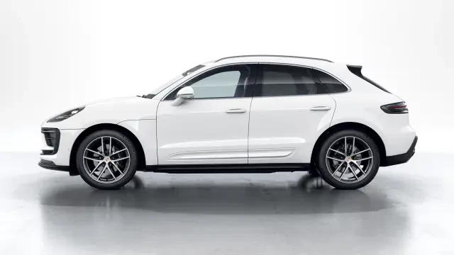 2026 Porsche Macan - Image 14 of 31