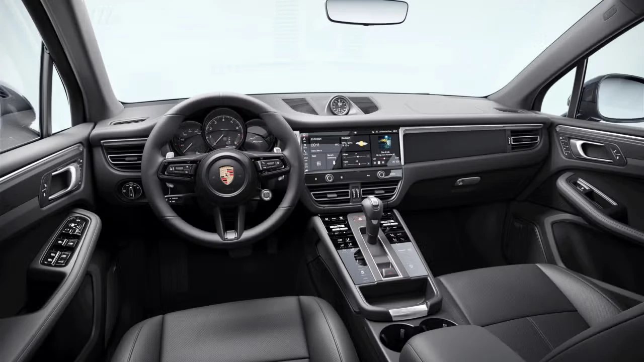 2026 Porsche Macan - Image 28 of 31