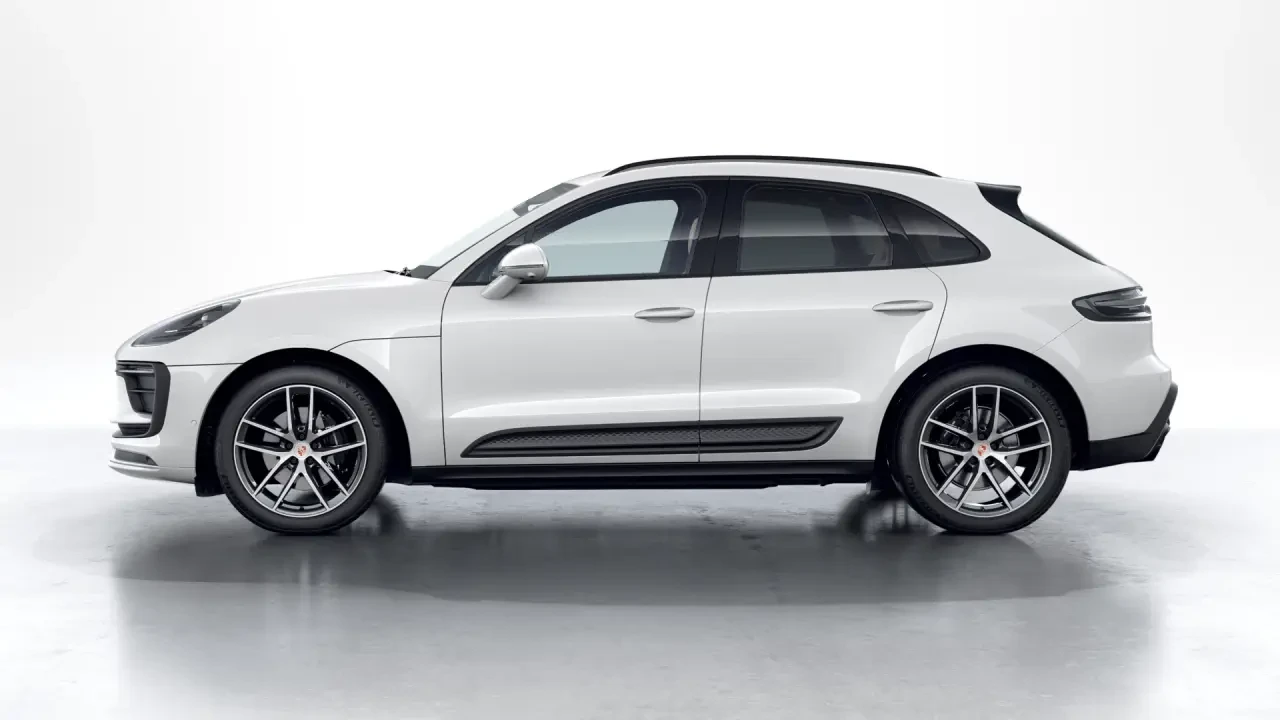 2026 Porsche Macan - Image 16 of 31