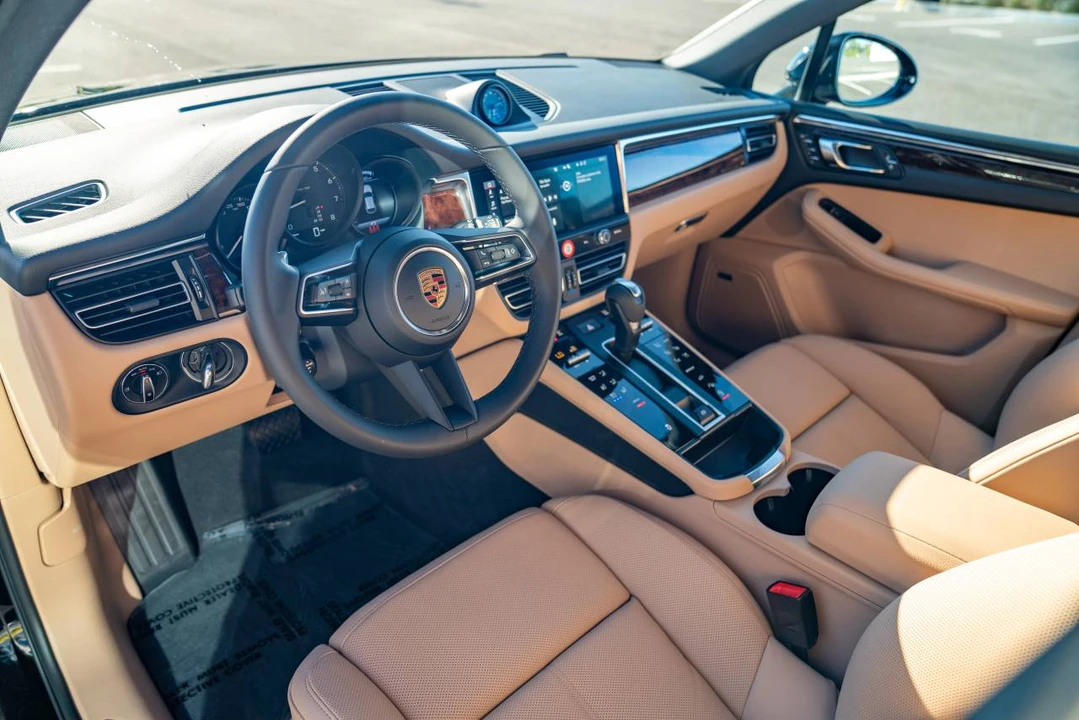 2026 Porsche Macan Electric - Image 4 of 5