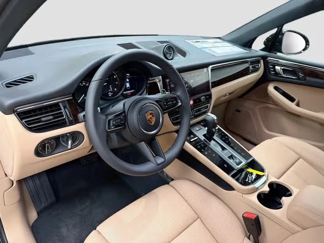 2026 Porsche Macan Electric - Image 26 of 31