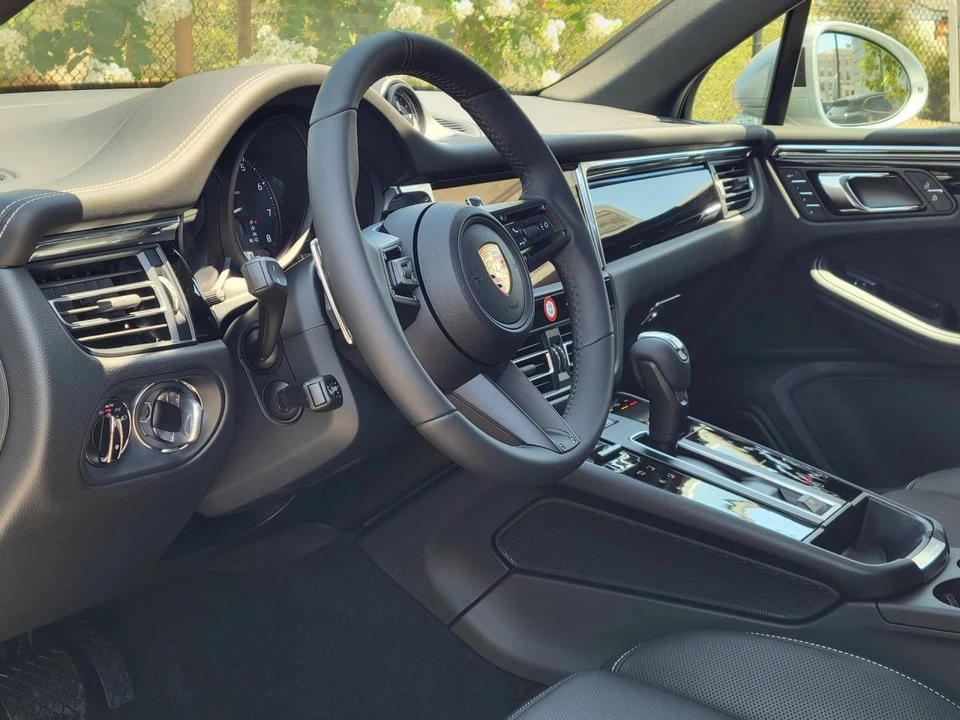 2026 Porsche Macan Electric - Image 4 of 5